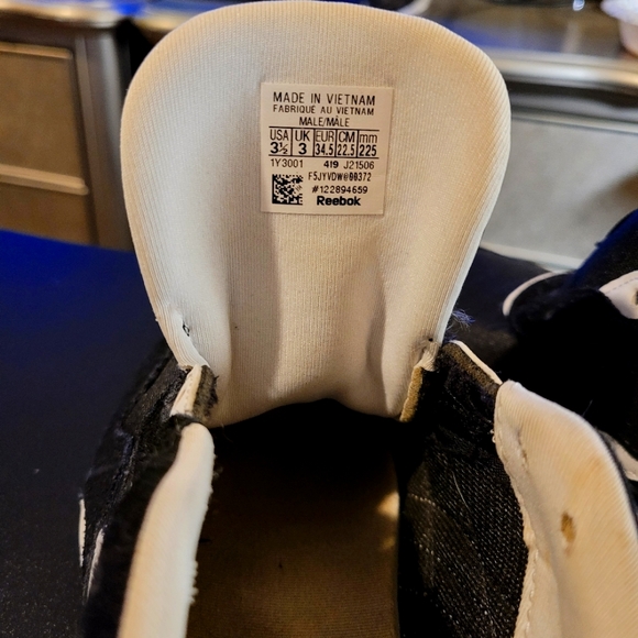 Boys Reebok - Picture 1 of 5